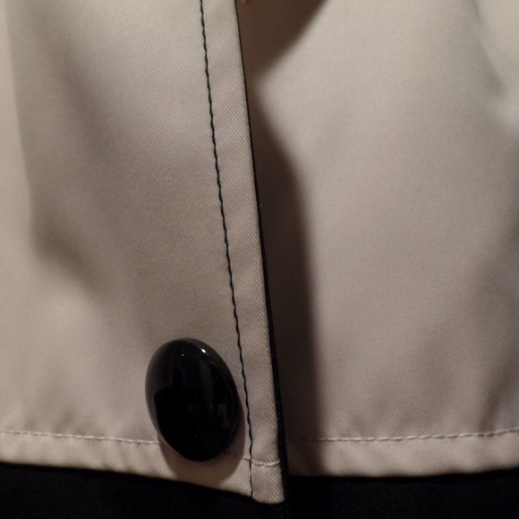 ☔️ Kate Spade Colorblock Raincoat – Chic & Playful ☔️ - Picture 2 of 5